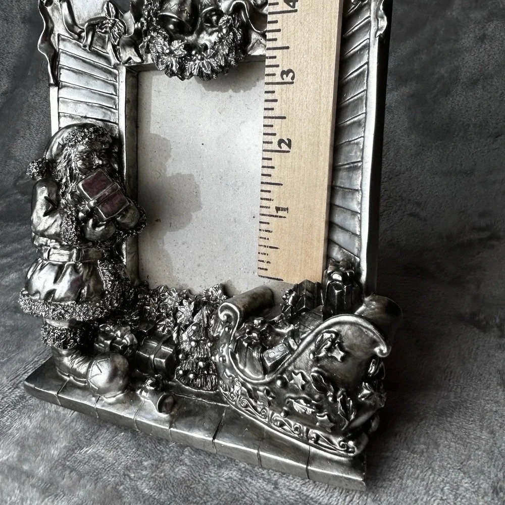 Ornate Silver Resin Picture Frame Santa & Sleigh In Front Of Window Detailed 5x7